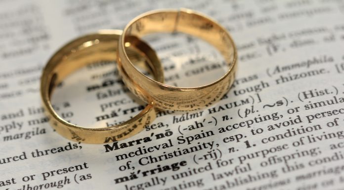 Bolehkah Menikahi Dua Perempuan Sekaligus Menurut Islam dan Negara?