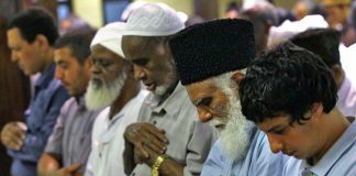 Hukum Bermakmum kepada Imam yang Berbeda Mazhab