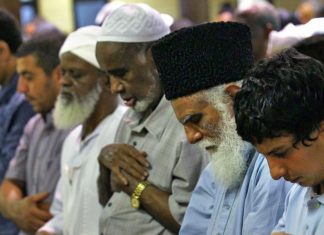 Hukum Bermakmum kepada Imam yang Berbeda Mazhab