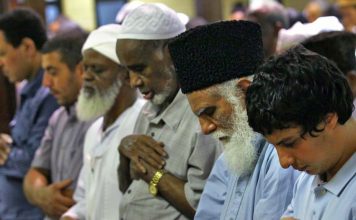 Hukum Bermakmum kepada Imam yang Berbeda Mazhab