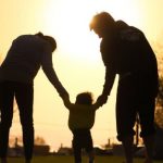 Memenuhi Hak Allah Taala Dengan Mengkhidmati Orang Tua