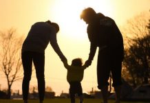 Memenuhi Hak Allah Taala Dengan Mengkhidmati Orang Tua