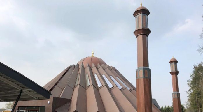 Ringkasan Khotbah Jumat 28 Agustus 2020: ‘Mempersatukan Umat Muslim’