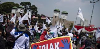 Segunduk Amuk di Tengah Pagebluk