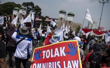 Segunduk Amuk di Tengah Pagebluk