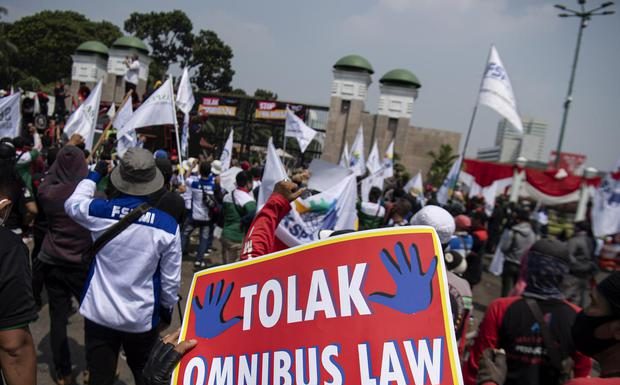 Segunduk Amuk di Tengah Pagebluk