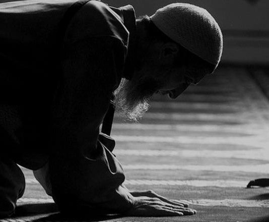 Benarkah Menyentuh Lawan Jenis Membatalkan Wudu? Ini Penjelasannya