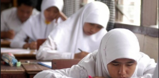 Apakah pemaksaan jilbab di SMKN 2 Padang dibenarkan dalam Islam?