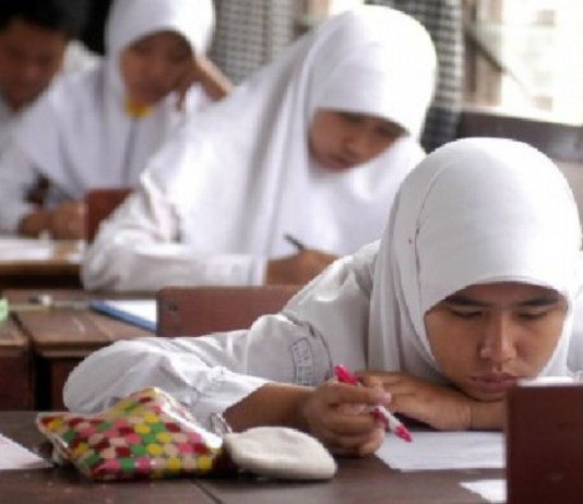 Apakah pemaksaan jilbab di SMKN 2 Padang dibenarkan dalam Islam?