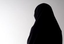 Memaksakan Atribut Keislaman, bolehkah?