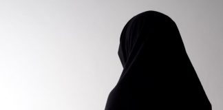 Memaksakan Atribut Keislaman, bolehkah?