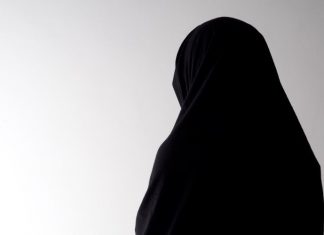 Memaksakan Atribut Keislaman, bolehkah?