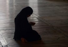 Larut dalam Mencintai Allah SWT