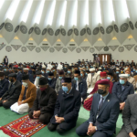 Jum’at – hari yang dipilih Tuhan "Hai orang-orang yang beriman! apabila kamu diseru untuk shalat pada hari jum'at, maka bersegeralah untuk mengingat Allah dan tinggalkanlah jual-beli. Yang demikian itu lebih baik bagimu jika sekiranya kamu mengetahui" (Q.S Al-Jumu'ah : 10)