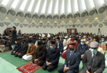 Jum’at – hari yang dipilih Tuhan "Hai orang-orang yang beriman! apabila kamu diseru untuk shalat pada hari jum'at, maka bersegeralah untuk mengingat Allah dan tinggalkanlah jual-beli. Yang demikian itu lebih baik bagimu jika sekiranya kamu mengetahui" (Q.S Al-Jumu'ah : 10)