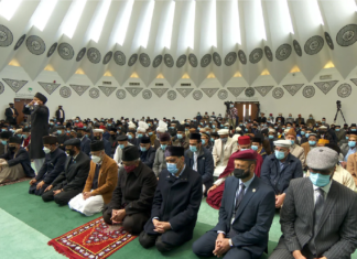 Jum’at – hari yang dipilih Tuhan "Hai orang-orang yang beriman! apabila kamu diseru untuk shalat pada hari jum'at, maka bersegeralah untuk mengingat Allah dan tinggalkanlah jual-beli. Yang demikian itu lebih baik bagimu jika sekiranya kamu mengetahui" (Q.S Al-Jumu'ah : 10)