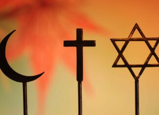 Menanyakan Agama Seseorang tanpa Alasan