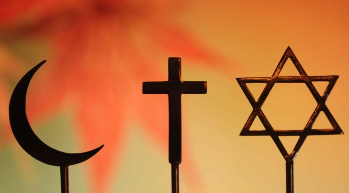 Menanyakan Agama Seseorang tanpa Alasan