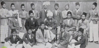Peran Khilafat Islam Ahmadiyah dalam Perjuangan Kemerdekaan Indonesia Sekelompok pemuda Ahmadiyah dari Hindia Belanda (sekarang Indonesia) bersama Hazrat Khalifatul Masih IIra, Qadian