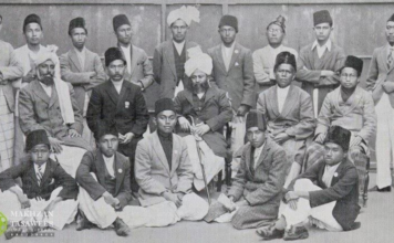 Sebuah Fragmen Terpinggirkan dalam Sejarah Kemerdekaan Indonesia Sekelompok pemuda Ahmadiyah dari Hindia Belanda (sekarang Indonesia) bersama Hazrat Khalifatul Masih IIra, Qadian