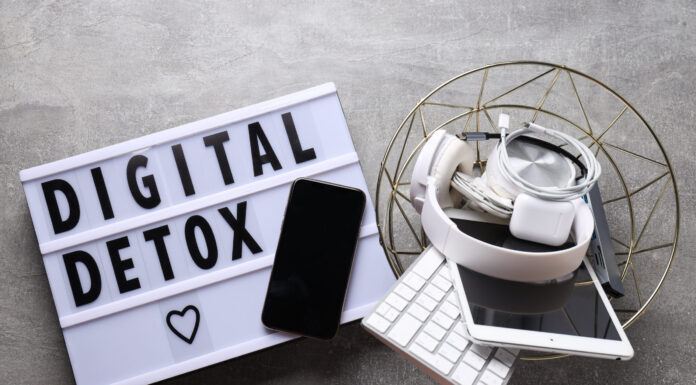 Detoks Digital: Bagaimana Dapat Mengurangi Penggunaan Gadget Meningkatkan Kesehatan Mental